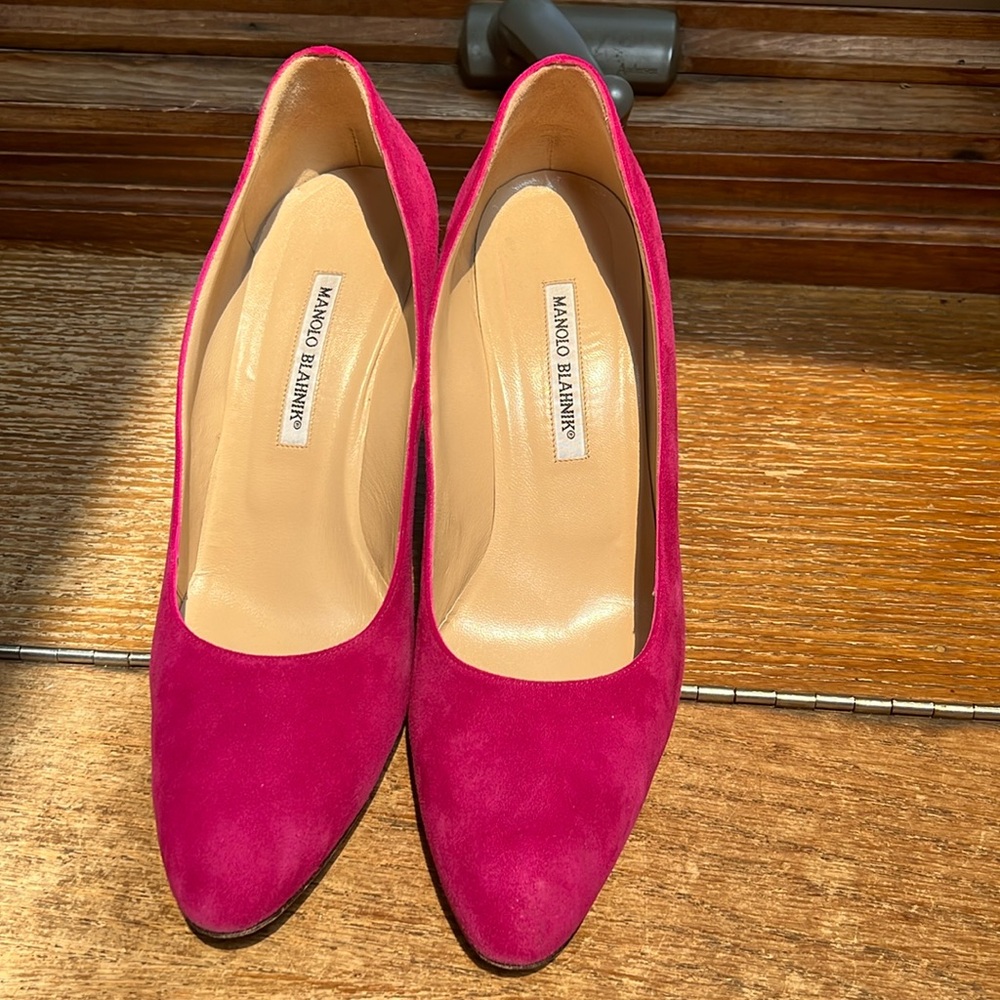 Manolo blatnik size 41 magenta pink suede 4in pumps